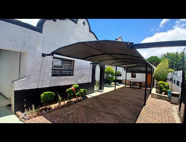 5 BEDROOM HOUSE FOR SALE IN FLORA PARK